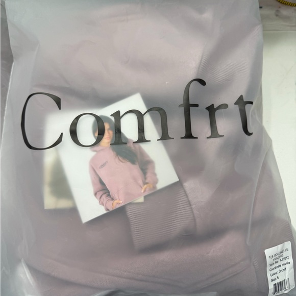 Comfrt Men's and women’s hoodie and sweatpants in orchid - Picture 2 of 3